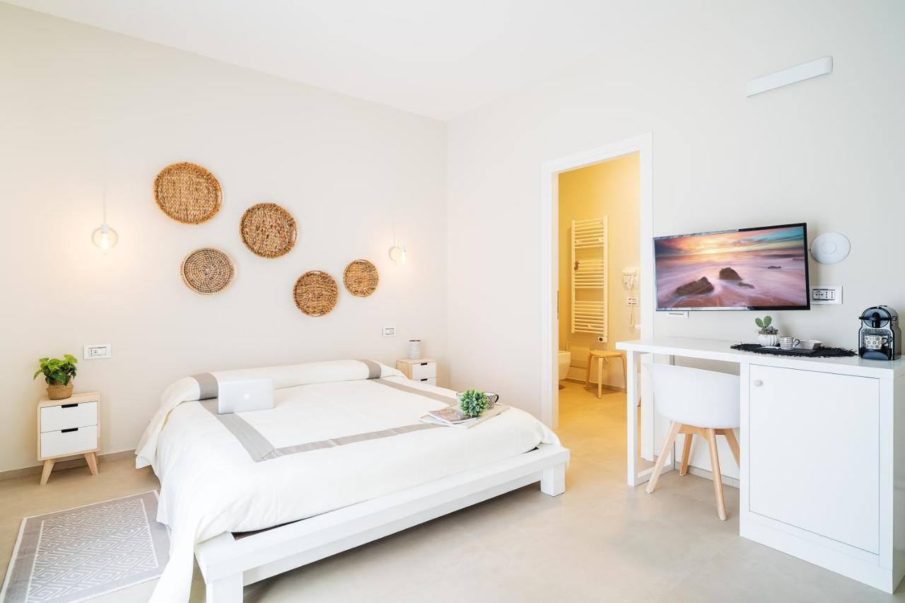 Enjoy Your Stay - Guest House - Olbia Buitenkant foto