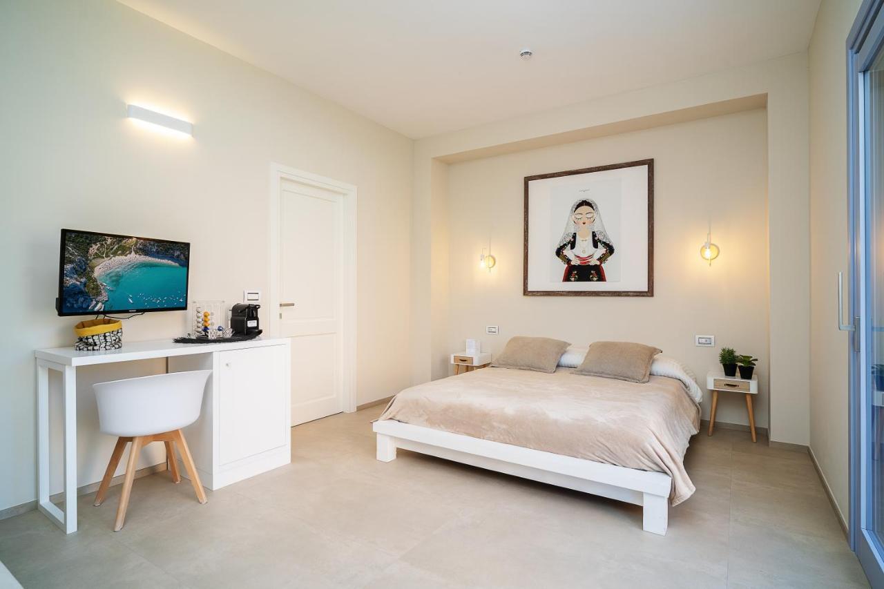 Enjoy Your Stay - Guest House - Olbia Buitenkant foto