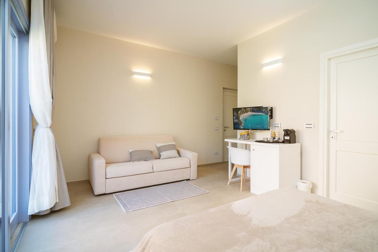 Enjoy Your Stay - Guest House - Olbia Buitenkant foto
